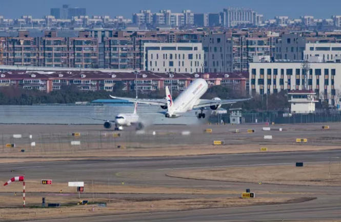 两架C919飞机正行状春运 商飞微信公众号