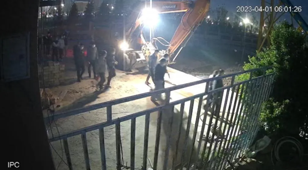 房主反击入户强拆者致1死3伤,被判无罪,律师:首例