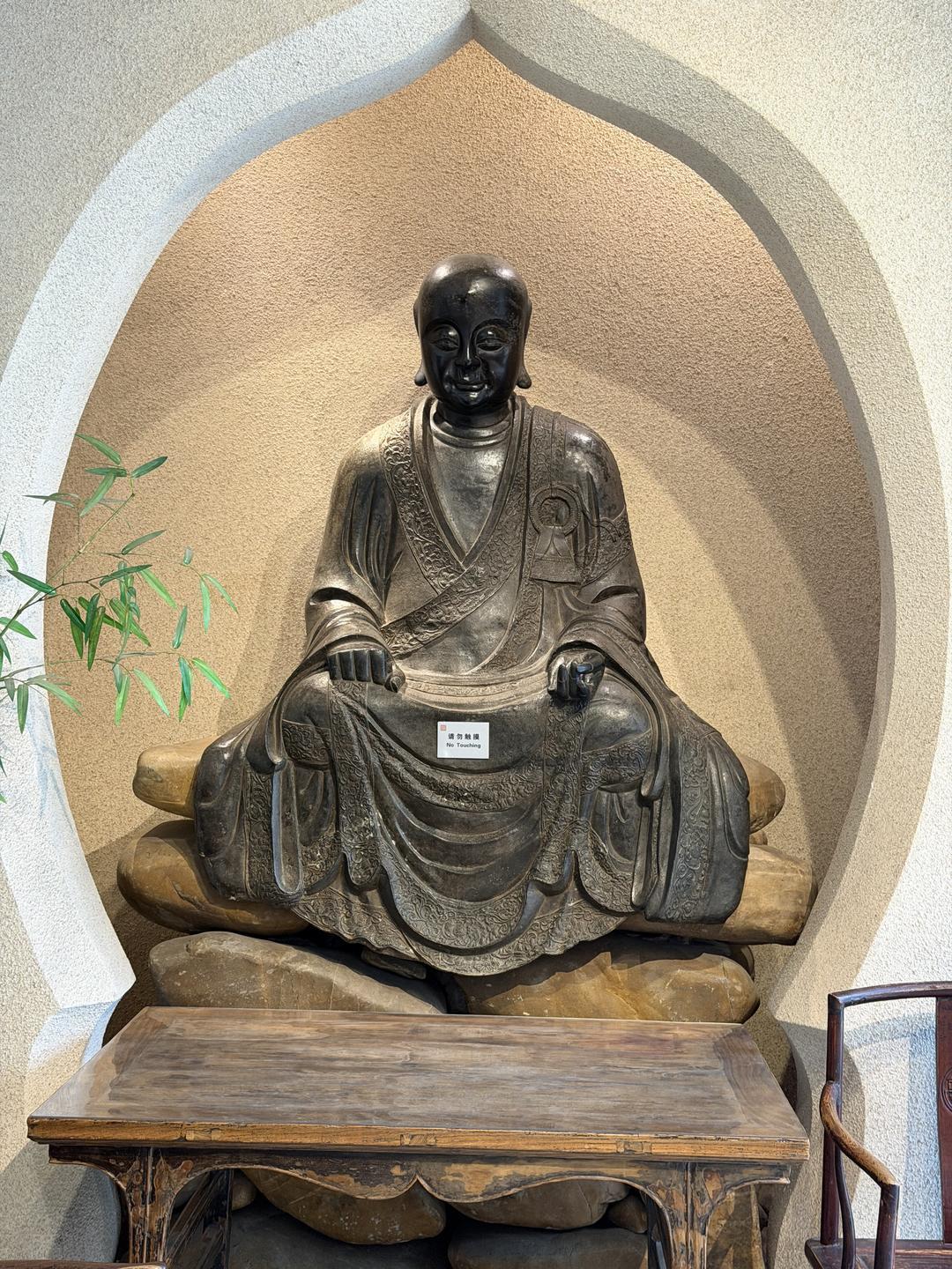 ▲观复博物馆内陈列的涉事佛像