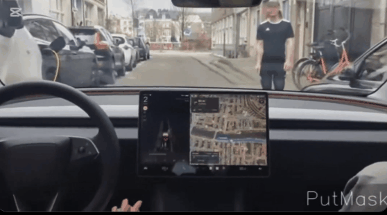 实测画面震撼真!马斯克:特斯拉自动驾驶已能识别手势信号 开车真能玩手机睡觉了