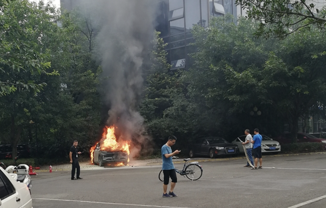 跌入斩杀线的老电车,正在靠充电宝强行续命