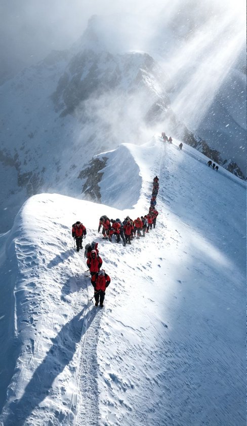 2026年中国登山队启孜峰集训.jpg