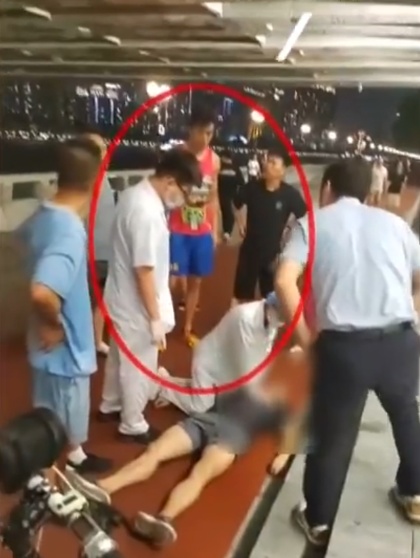 男子救人11.png