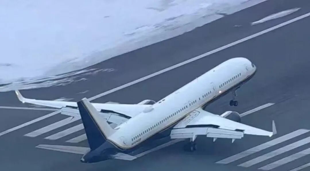 ◆载有马杜罗的飞机抵达纽约斯图尔特空军国民警卫队基地。