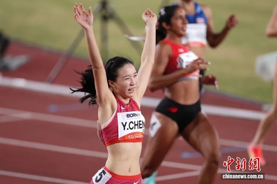 当地时间9月25日,在2026爱知·名古屋亚运会田径女子百米决赛中,中国选手陈妤颉以11秒06摘得金牌。中新社记者 富田 摄