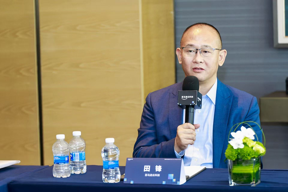 物理AI如何跨过规模化的坎?对话亚马逊云科技汽车与制造全球总经理