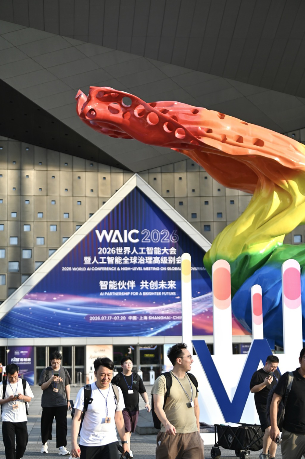 7月14日,上海世博展览馆,世界人工智能大会布展进入冲刺阶段。图片均据 澎湃新闻记者吴栋
