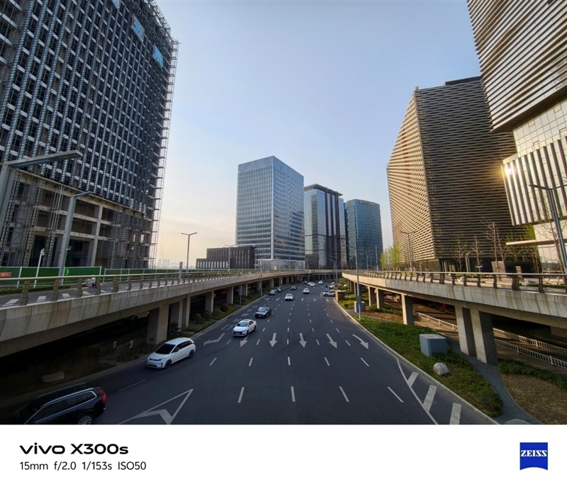 天玑9500搭配蔡司影像 vivo X300s手机全面评测:省心耐用的直屏主力机