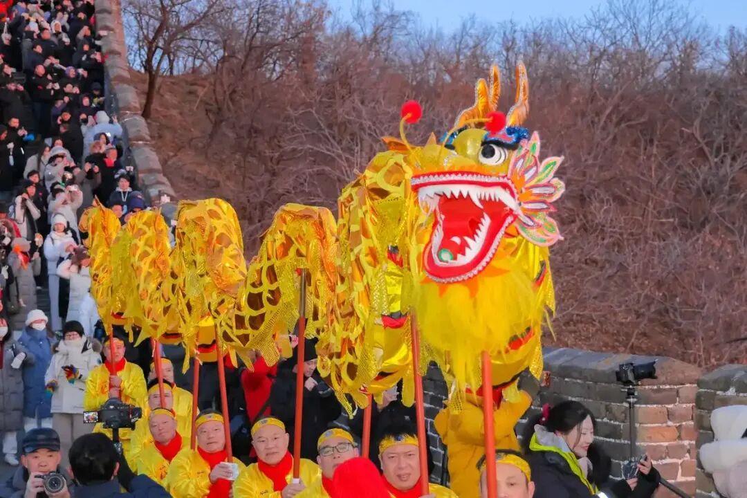 △2026年1月1日，北京，慕田峪长城元旦观日出活动举行。