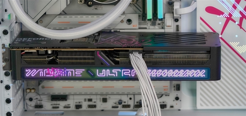 显卡界的嘻哈涂鸦!七彩虹iGame RTX 5070 Ultra OC评测:同价位颜值与散热双天花板