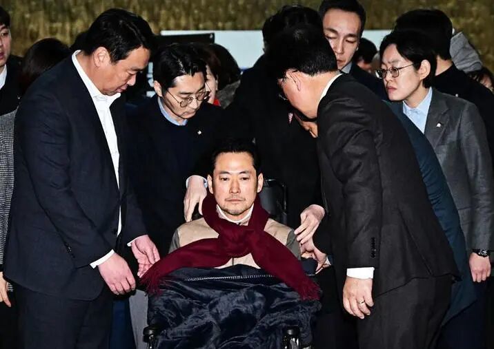 ▲张东赫结束了为期八天的绝食抗议