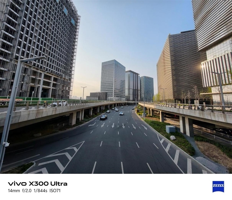 14-400mm终极全焦段!vivo X300 Ultra手机全面评测:依然是年度影像机皇
