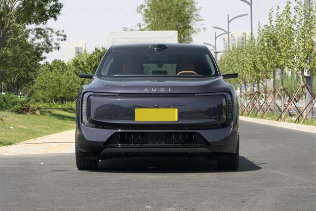 奥迪E7X,CLTC纯电续航751km,900V快充,3.9秒破百,3060mm轴距-有驾