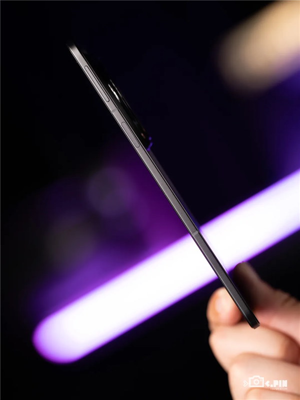 超越行业老大哥！OPPO的新折叠屏好像真的感受不到折痕了