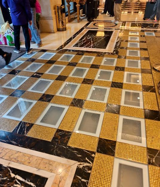 酒店大堂金砖被撤走(图源网络)