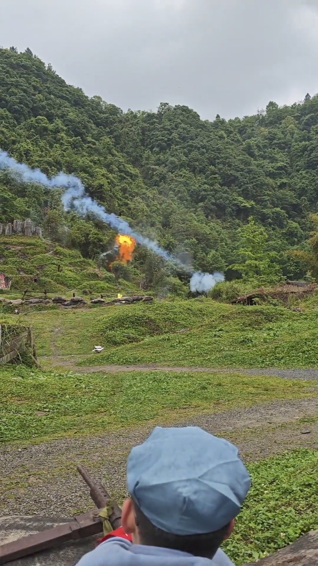 跟着团长攻打娄山关!遵义一景区沉浸式体验项目爆火,负责人:游客可以扛枪参与,每天吸引千余人