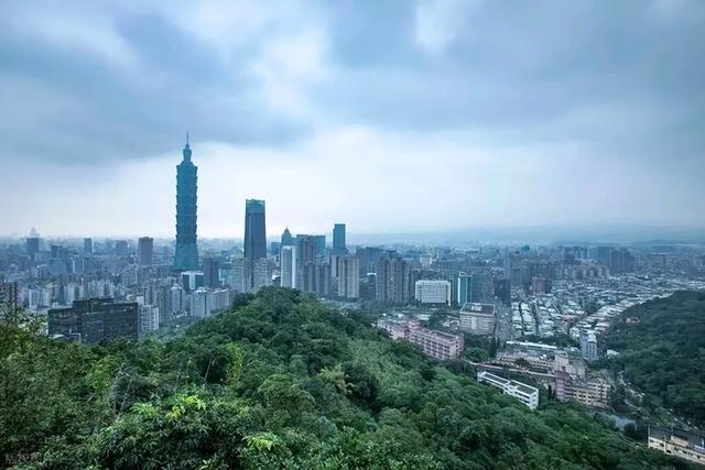 解放台湾之后,应设立“军事特区”,而不能再套用“特别行政区”
