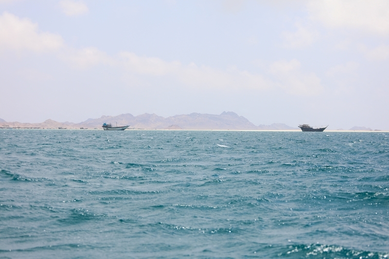 2026年4月2日，也门，船只在曼德海峡近邻漂荡。 IC Photo