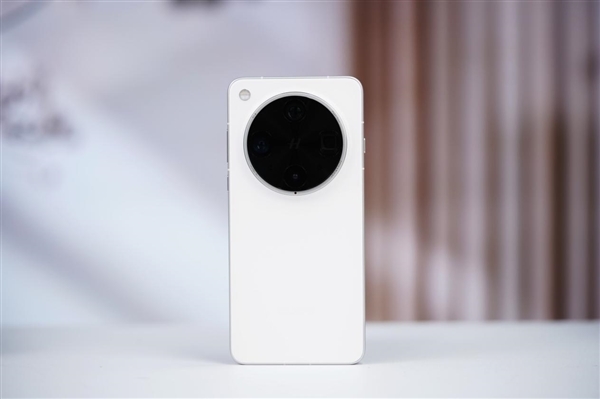 手机涨价潮来袭 多个老机型调价 分析师:2026年涨价不可避免