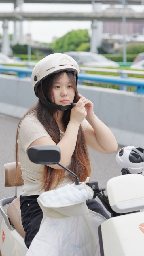 何稳在通勤路上