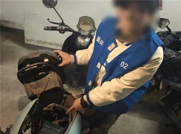现实版我偷电瓶养你!男子为养女友偷电瓶:获利千元后被刑拘