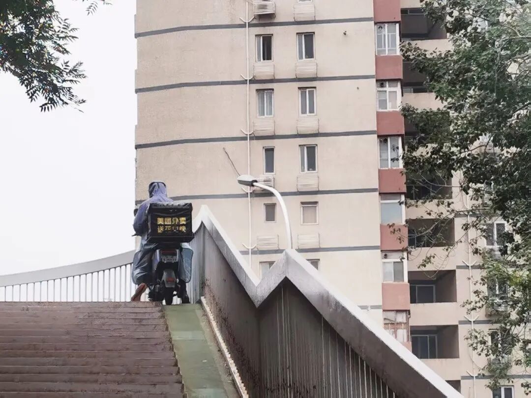 外卖“补贴大战”一年多,骑手经历了什么?