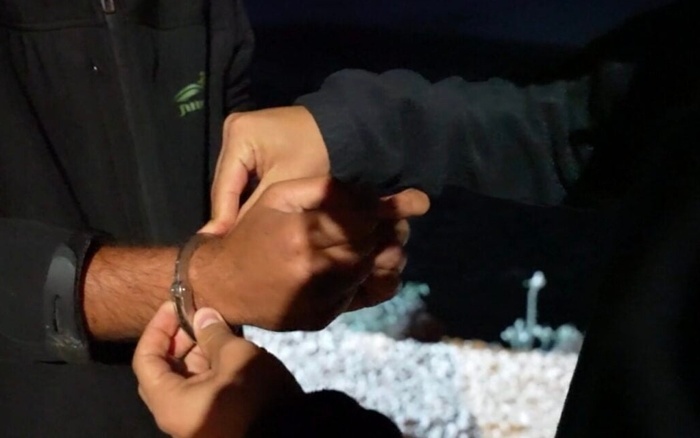以色列警方19日逮捕一名涉嫌参与袭击的嫌疑人。图源:以媒