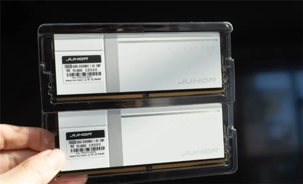 模组小厂扛不住了!存储超级周期下的牺牲品:玖合停产24GB与48GB DDR5马甲条
