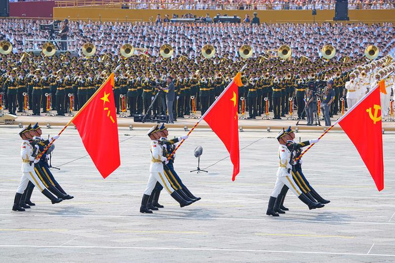 △2025年9月3日,纪念中国人民抗日战争暨世界反法西斯战争胜利80周年大会在北京隆重举行。中国人民解放军仪仗方队擎旗走过天安门广场。