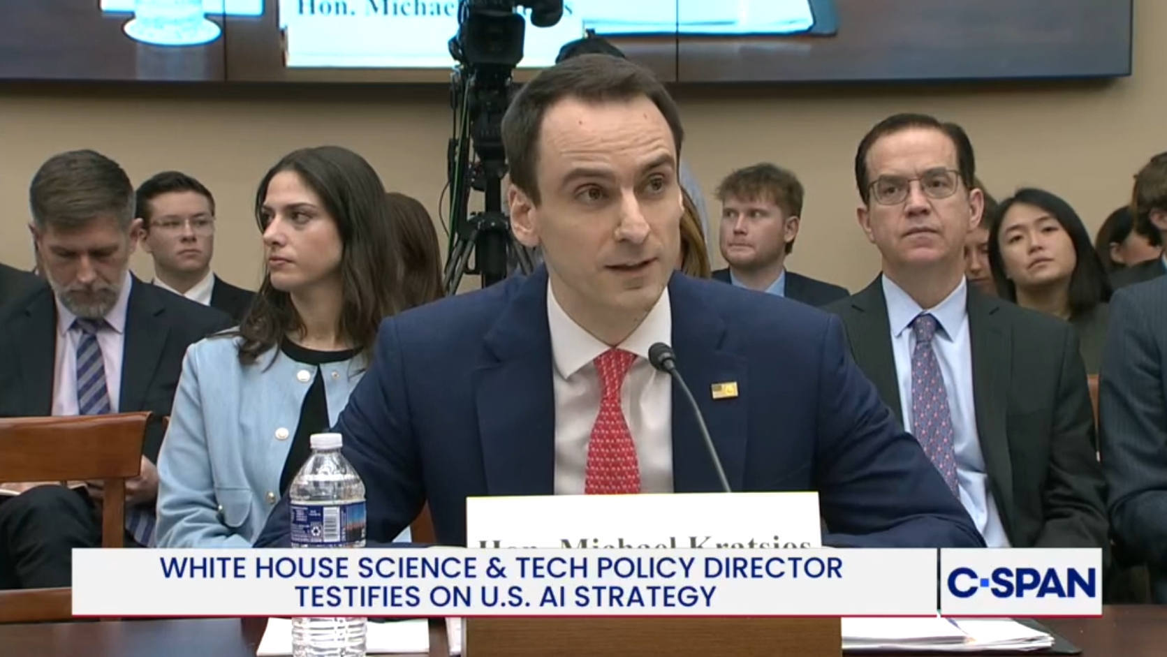 白宫科技政策办公室主任迈克尔·克拉齐奥斯 视频截图