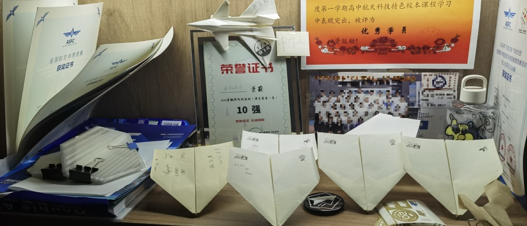 乔宇晨的柜子。