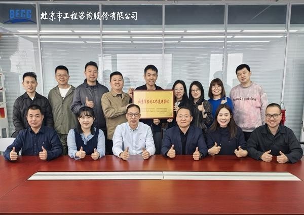 “北京市农村工作先进集体”获奖青年团队部分成员合影。受访者供图