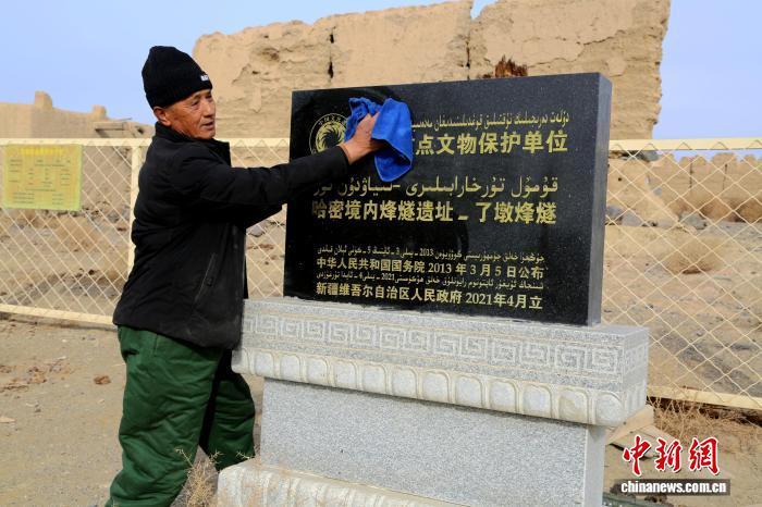 买买提&middot;艾力用守护家的执念巡护。王建江 摄