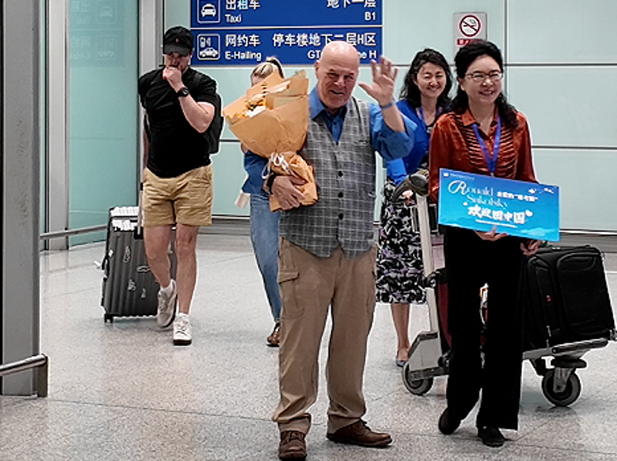 “赛考斯”凌晨抵京：我回来了！