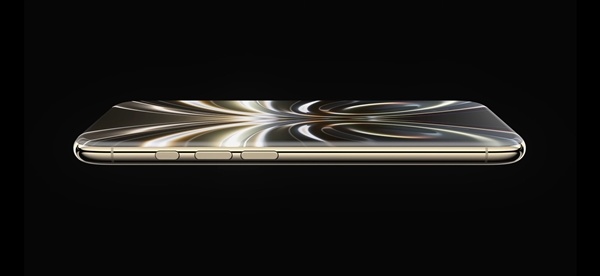 iPhone 20原型机偷跑:无边框+四微曲屏 外观史诗级革新
