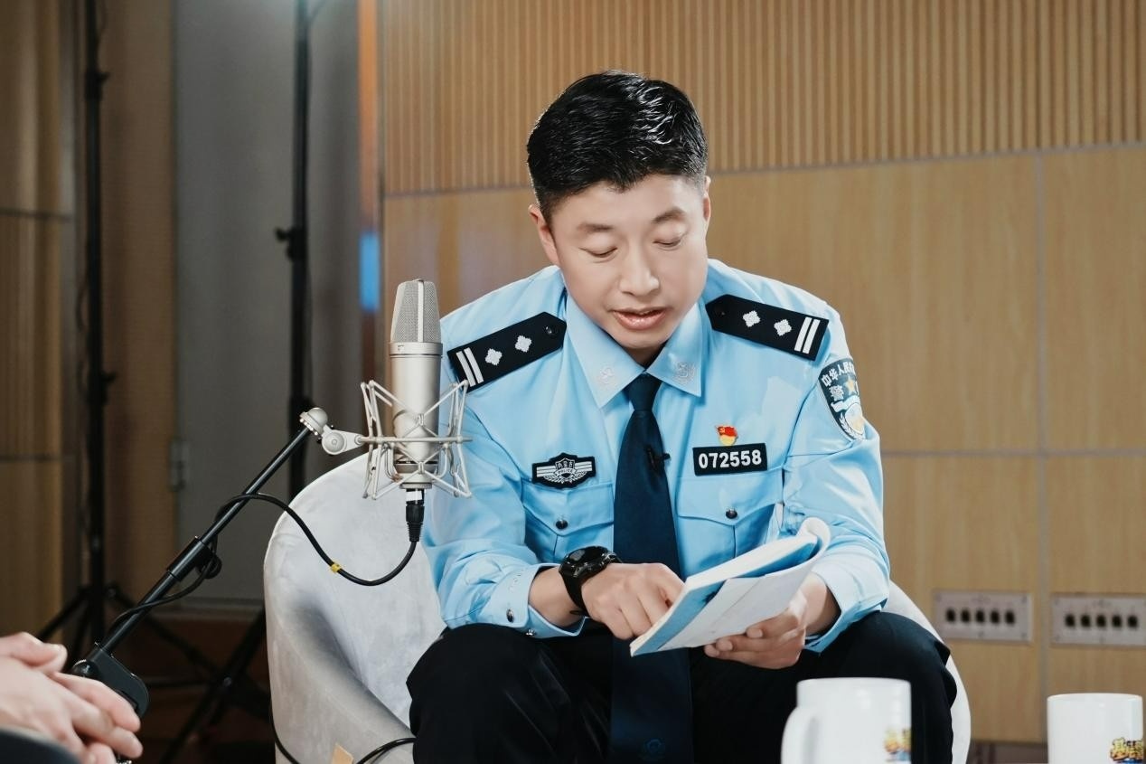 金亮介绍他的“护鸟笔记”