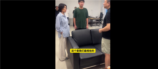 家长直言相信能培养好!董明珠现身格力技工学校:查看面试环节 还与15岁学生比身高