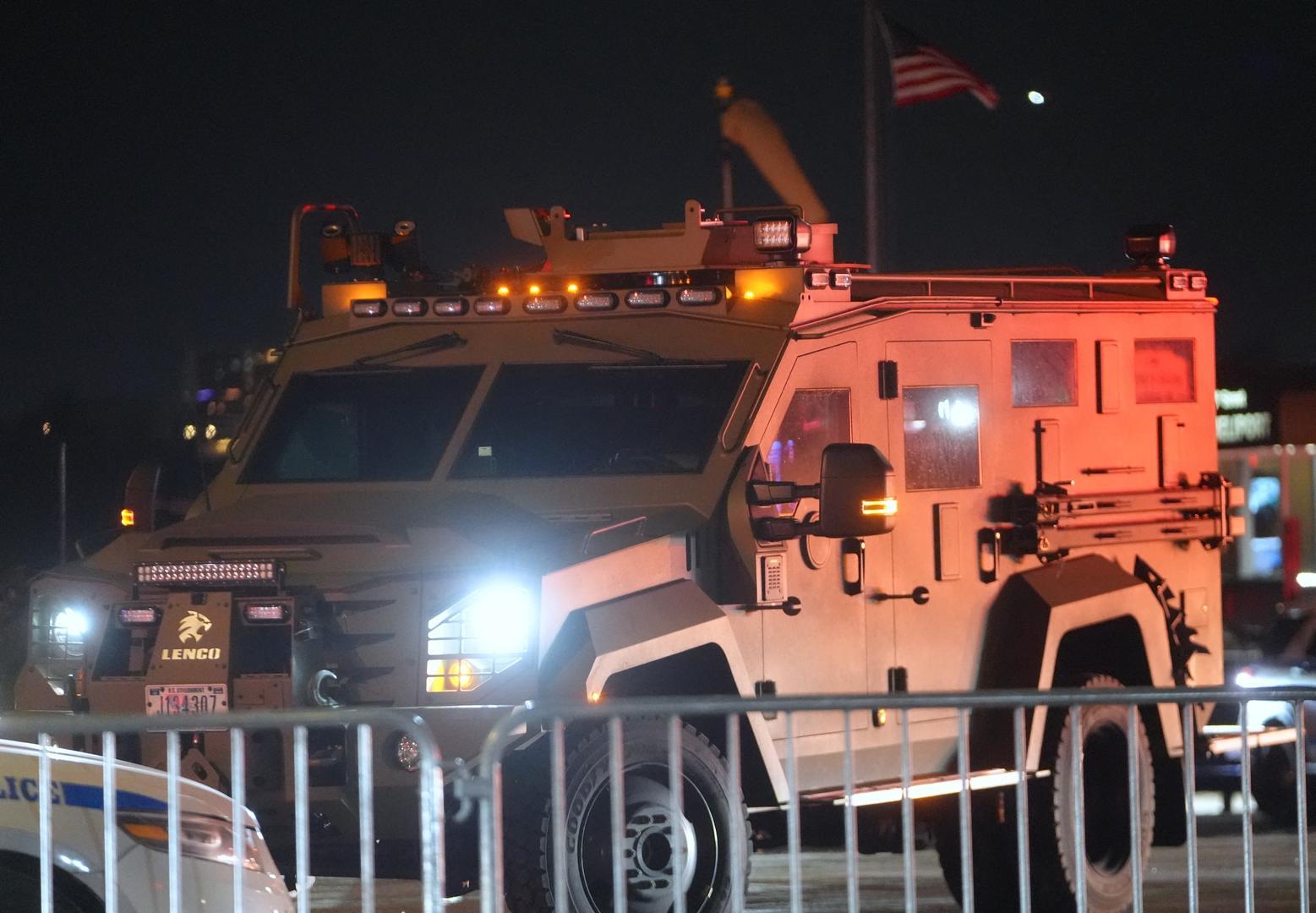 ▲当地时间2026年1月3日,美国纽约市。被美军抓获的马杜罗夫妇乘直升机抵达曼哈顿西区,随后在装甲护送下乘车前往布鲁克林大都会拘留中心接受缉毒局处理 图据视觉中国