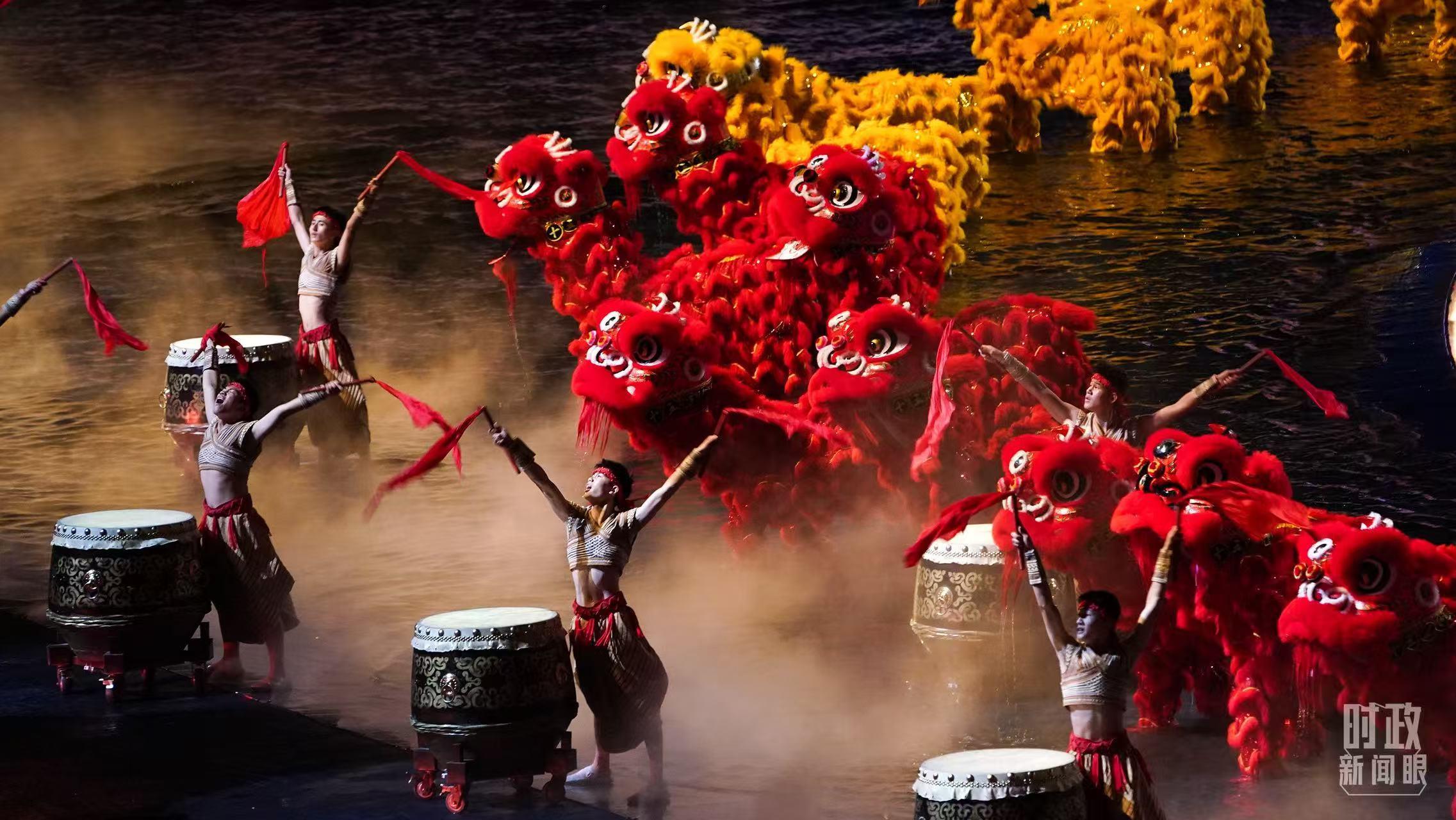 △第十五届全运会开幕式现场。（总台记者李晋拍摄）