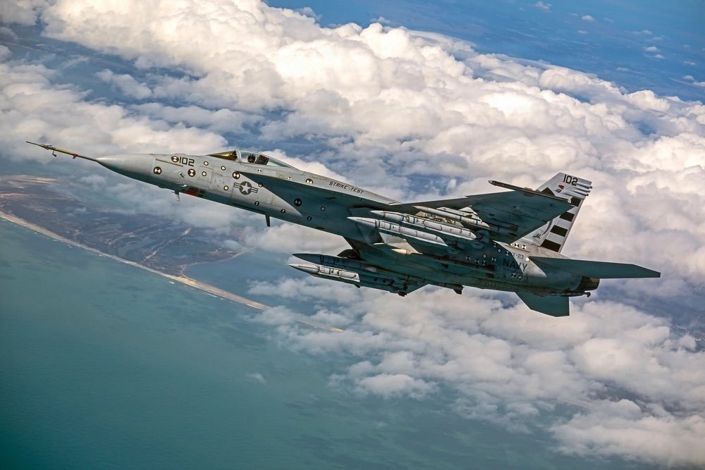 F/A-18携带AIM-424测试美国海军