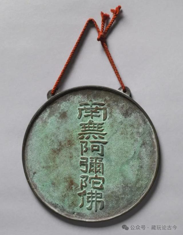 “平平无奇”的镜子背面