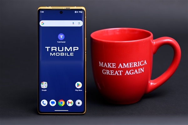 特朗普手机T1套娃两年前的HTC 博主：难怪总统自己用iPhone