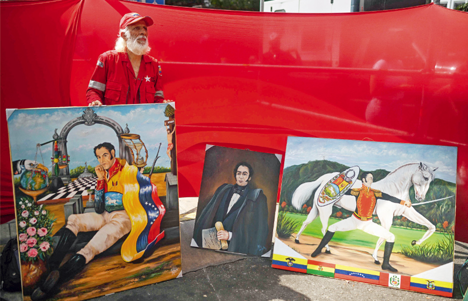 ·当地时间2026年1月3日,马杜罗被美国强行控制后,其支持者手持玻利瓦尔画像走上加拉加斯街头参加集会。(视觉中国)