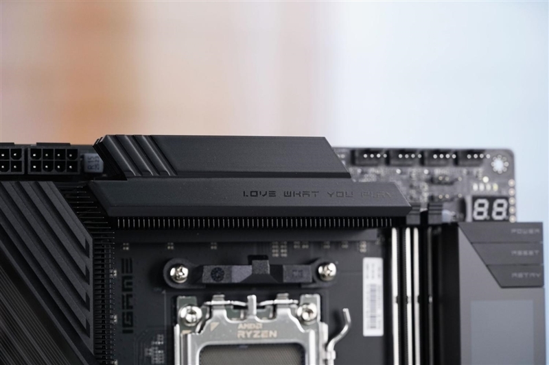 AMD X3D最强优化!七彩虹iGame X870E Vulcan OC V14火神主板评测:专属优化 温度更低性能更强