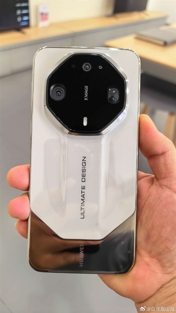 四款齐发 真机外形/配色一览无余!Mate 90系列已到线下门店:提前拆封华为最高罚20万