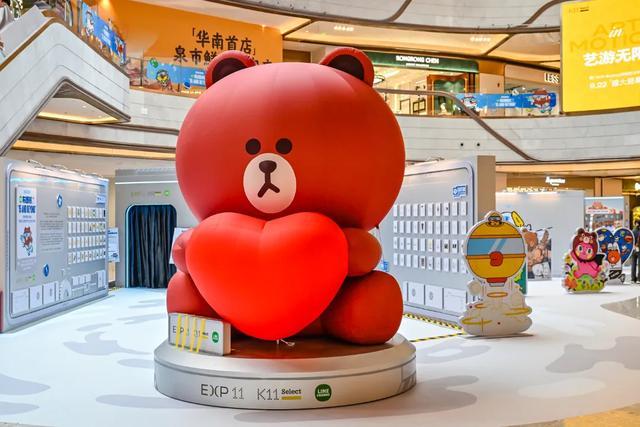 A馆L1层中庭 LINE FRIENDS 布朗熊15周年艺术展