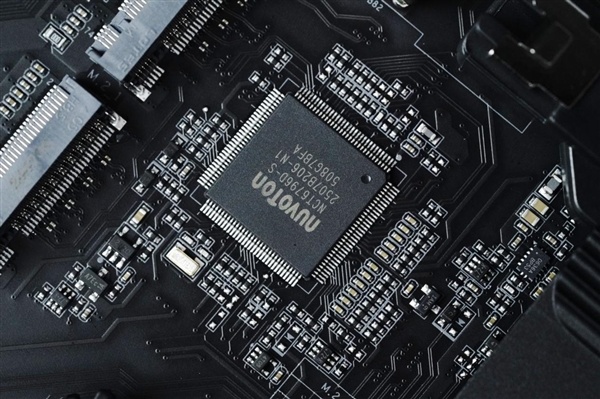 轻松打造千帧电竞主机 七彩虹iGame B850M Ultra-OC V14主板图赏