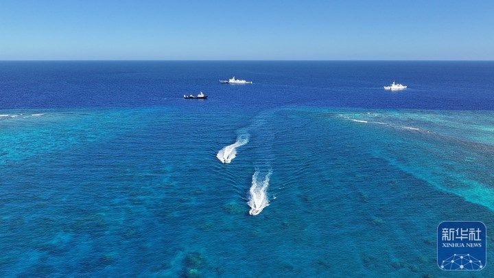 图为2025年3月12日，高栏舰和其他海警舰艇在黄岩岛近邻海域开展维权王法查考。 云尔图：新华社