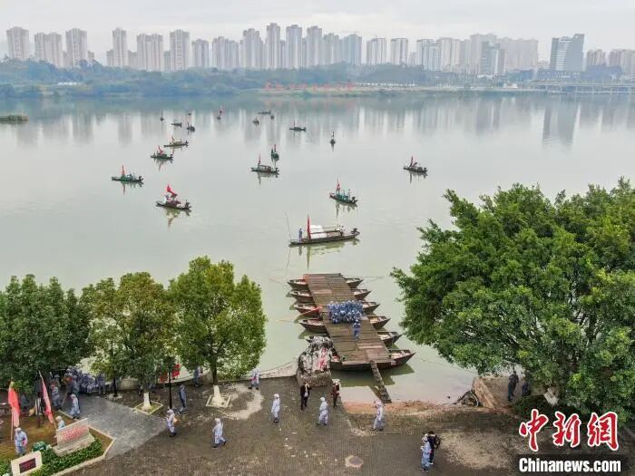 图为航拍中央红军长征出发地纪念园内的中央红军长征出发地旧址于都县城东门渡口。刘力鑫摄.jpg