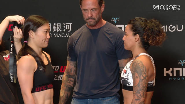 石铭与UFC印度首秀选手托马尔赛前对视炒股配资开平台，称重顺利过关